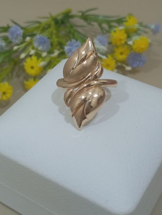 Золотые кольца новые 585 пробы золота