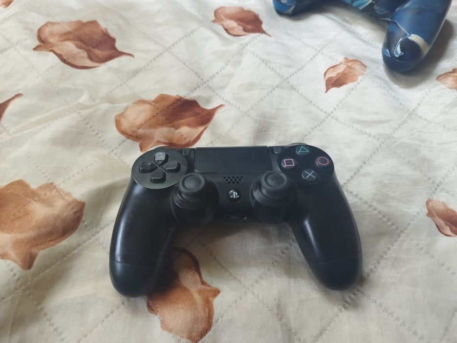 PlayStation 4 slim 1 tb място