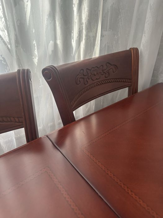 Стол из натурального дерева