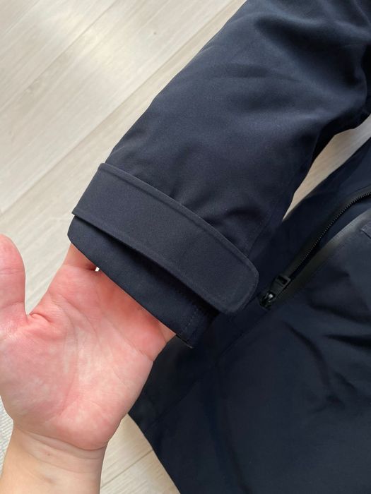 Продам зимнюю куртку Moncler