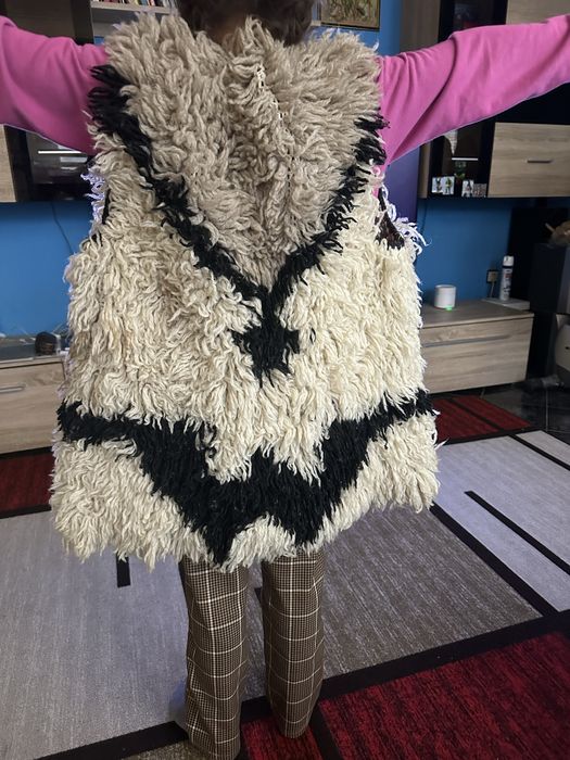 Елек от вълна правен ръчно от баба ми hend made след години ще сърува