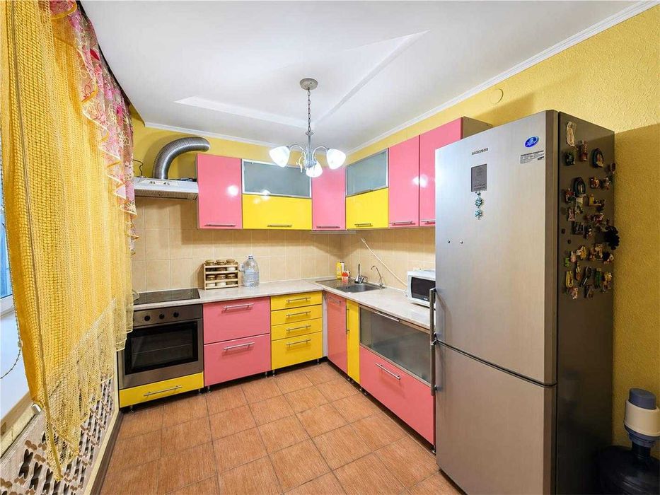 Продам 3 комн квартиру студию, на востоке