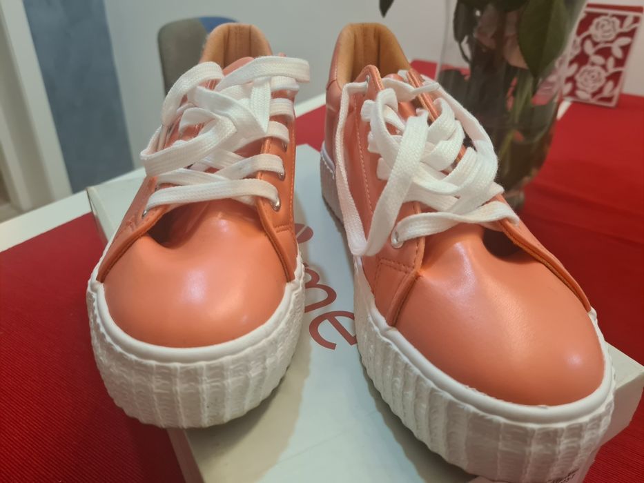 Adidași de dama ,corai
