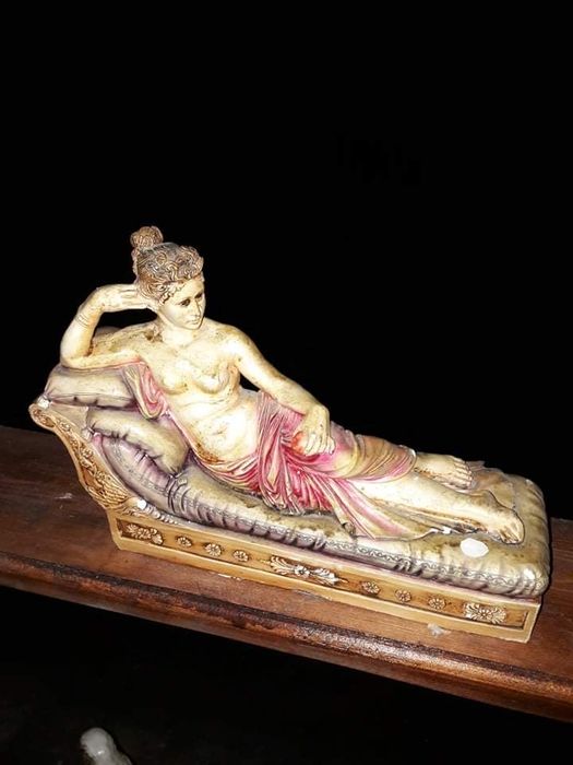 Statuete vechi frumoase