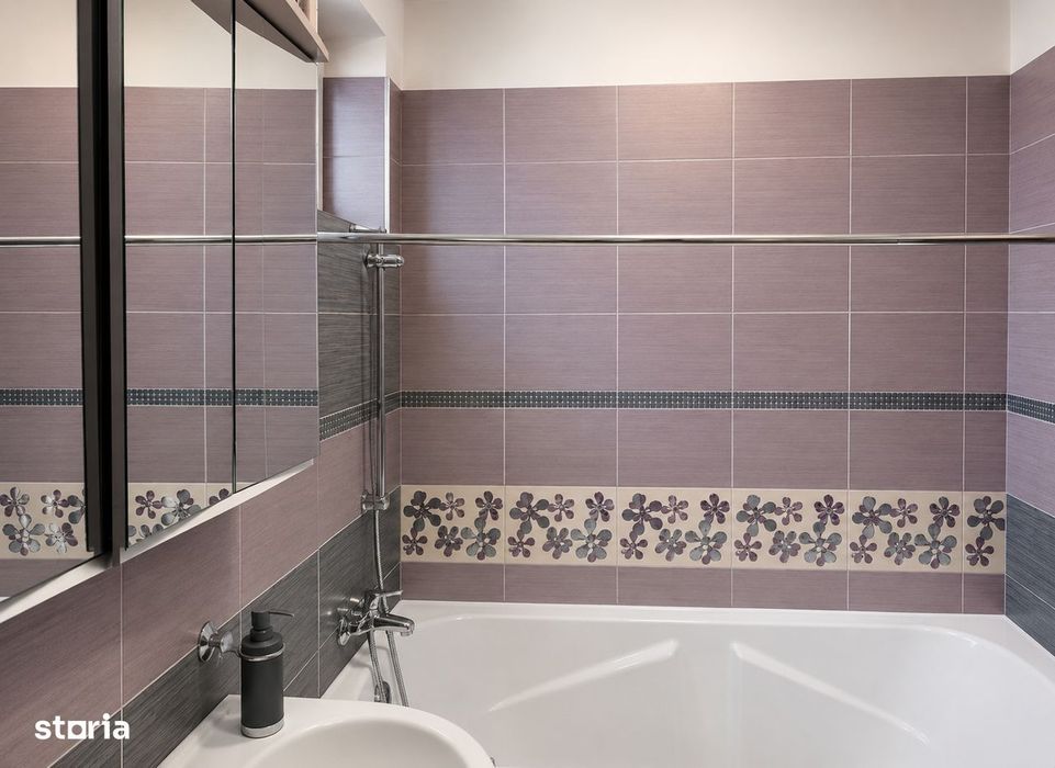 Apartament de 3 camere, parcare, zona strazii Tineretului