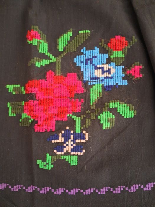 Ръчно бродирани престилки