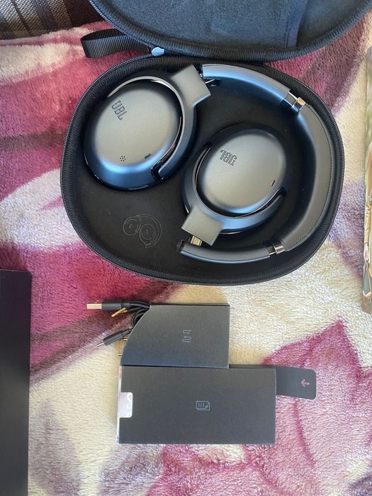 Продается Jbl наушники новые
