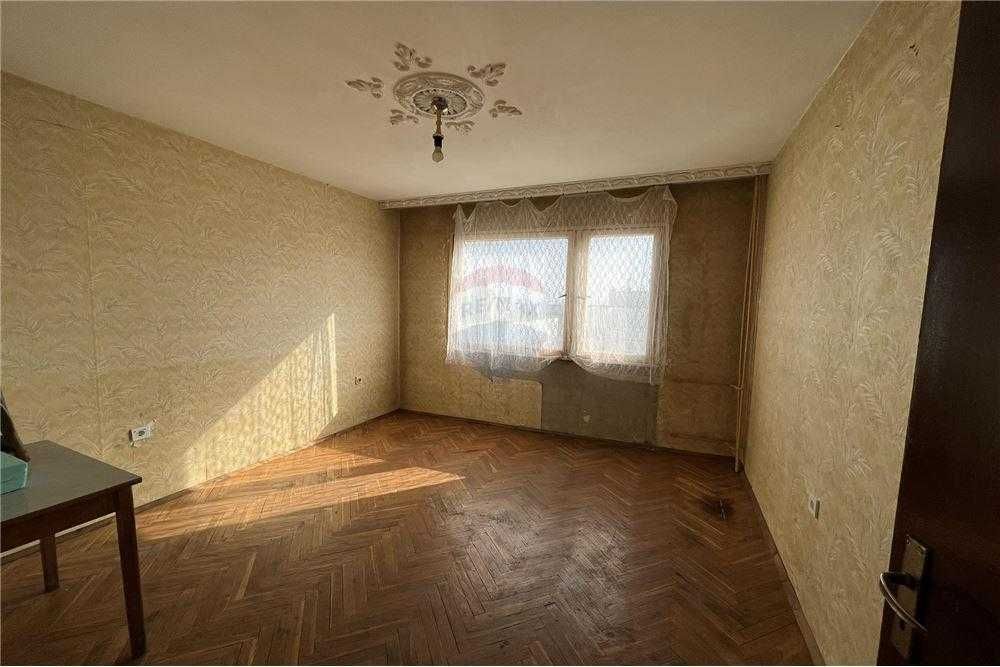 Продава се Многостаен апартамент в Шумен, Боян Българанов 2 - 106 кв.м за 784 €/кв.м - Снимка #3