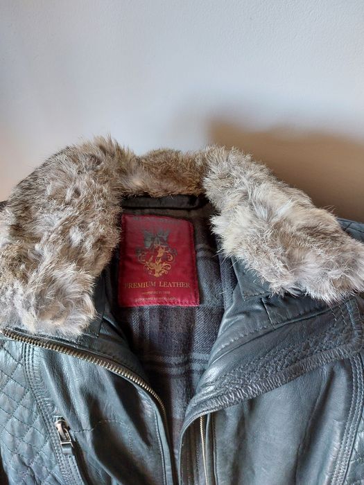 Дамско яке от естествена кожа с яка от естествен косъм