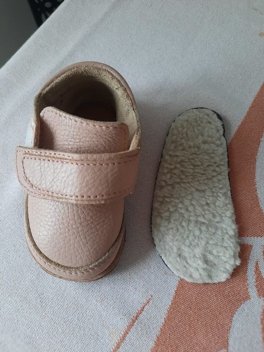 Vând incălțăminte primi pași!