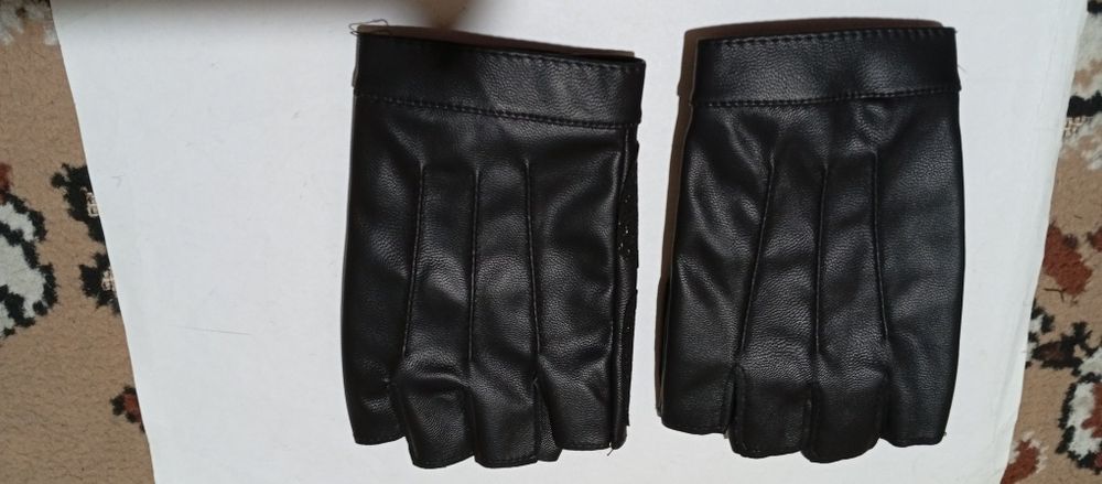 Кожанные перчатки