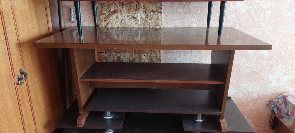 Продам тумбу под телевизор