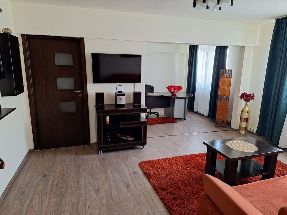 Inchiriez apartament 3 camere ultracentral