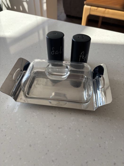 Отдам набор ддя специй соль и перец
