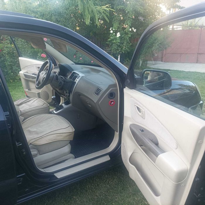 HYUNDAI Tucson 4WD 2007 2.0CRDi 140 CP E4 4x4 6 trepte AC Alcantara Navi, recent adus Italia
