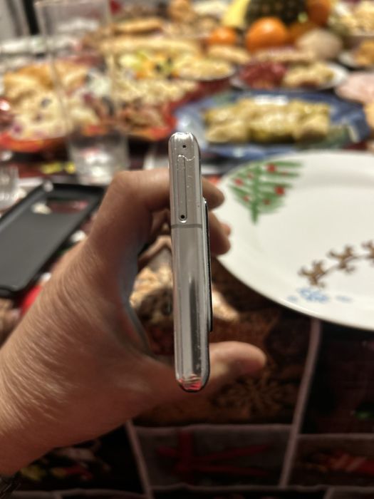 Продавам Sharp Aquos R6 128gb