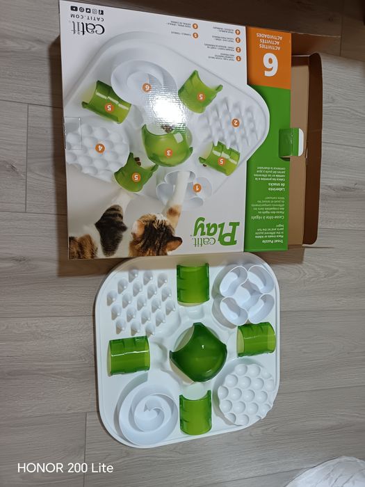 hrănitoare pentru pisici