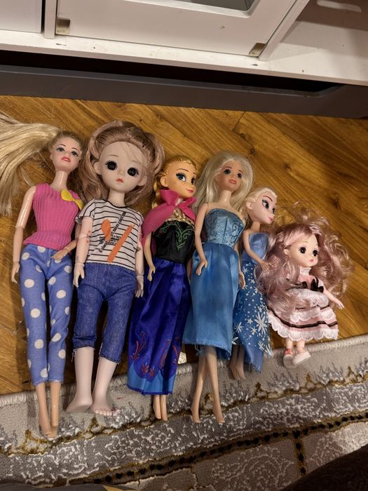 Набор кукол для девочек.