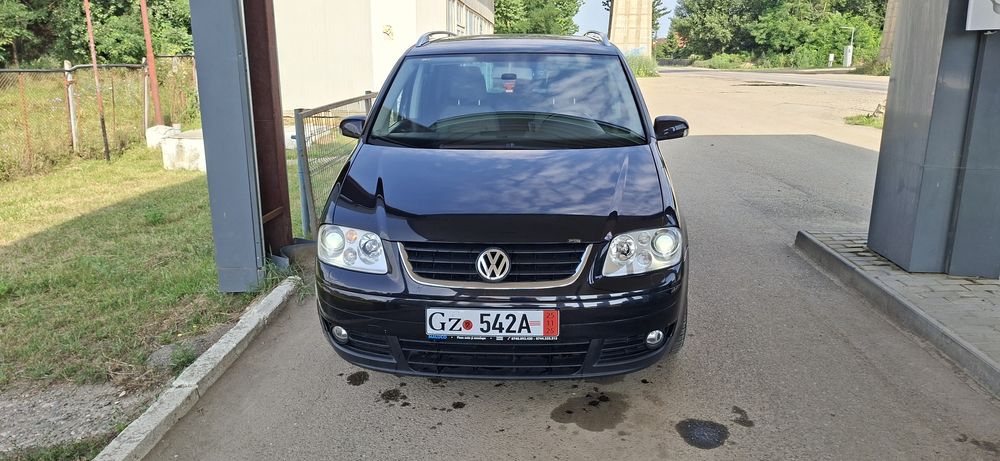 VOLKSWAGEN Touran