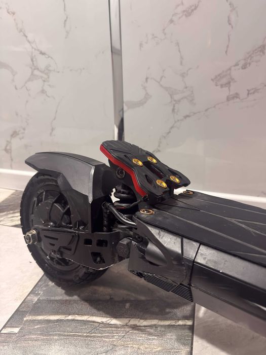 Продавам електрическа тротинетка KuKirin G2 Master 2025