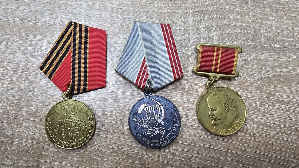 Продам значки времён СССР