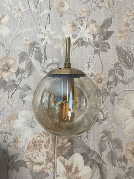 Aplică pentru perete