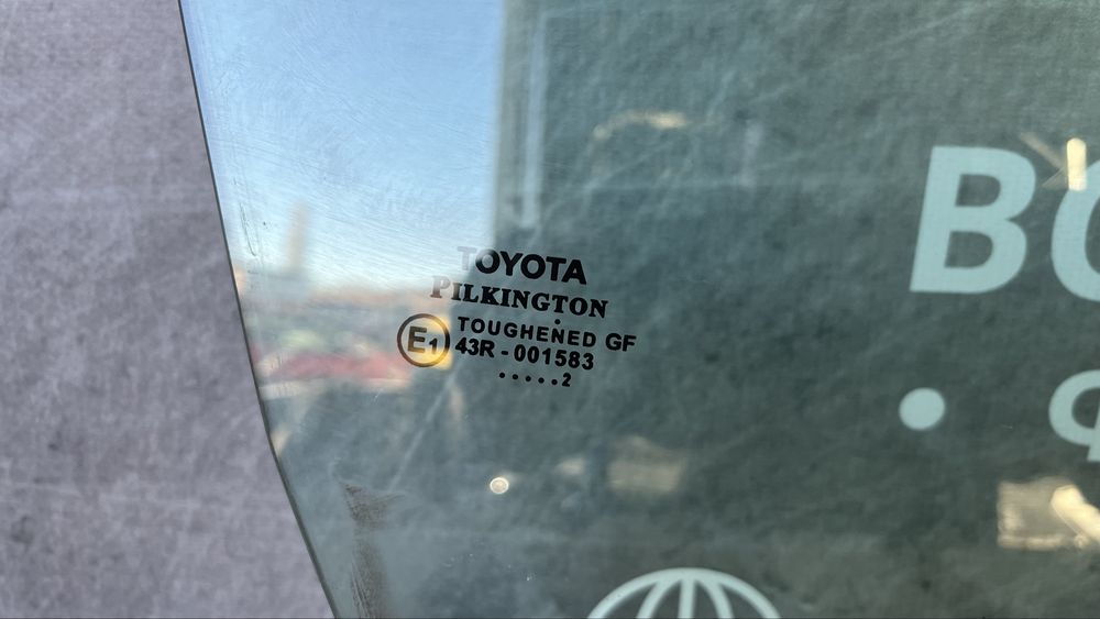 Предно дясно стъкло Toyota Yaris 2011-2018