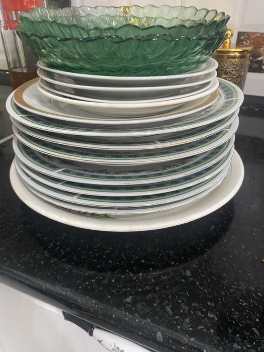 Продам тарелки разные