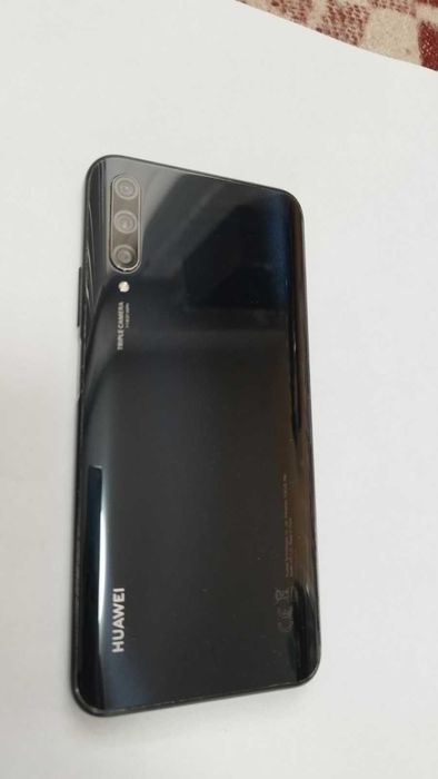 Продавам телефон HUAWEI P Smart Pro 2019.