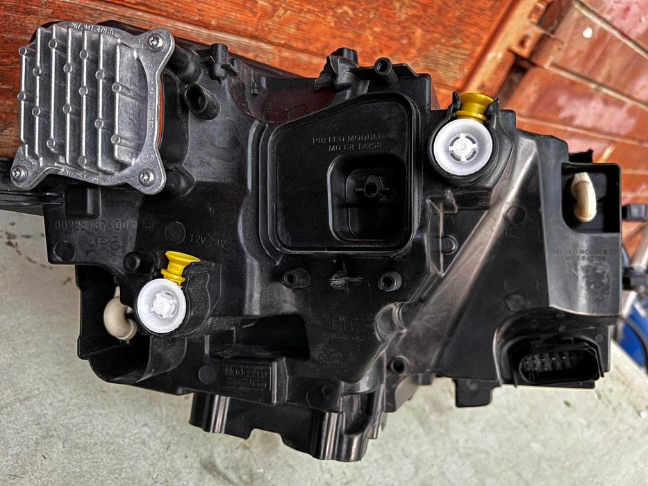 Фар за VW TAIGO LED (За части)