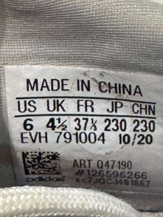 Маратонки ADIDAS OZWEEGO .Номер 37.5