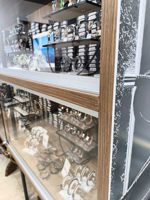 Mobilier comercial / rafturi magazin / receptie – Vitrine expunere premium cu geamuri glisante si sticla securizata, sertare si usi