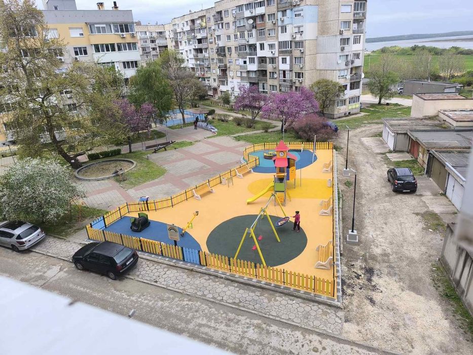 Двустаен апартамент – локално парно, среден етаж