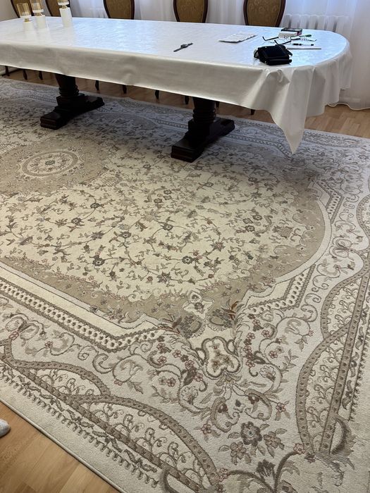 Продам ковер светлый