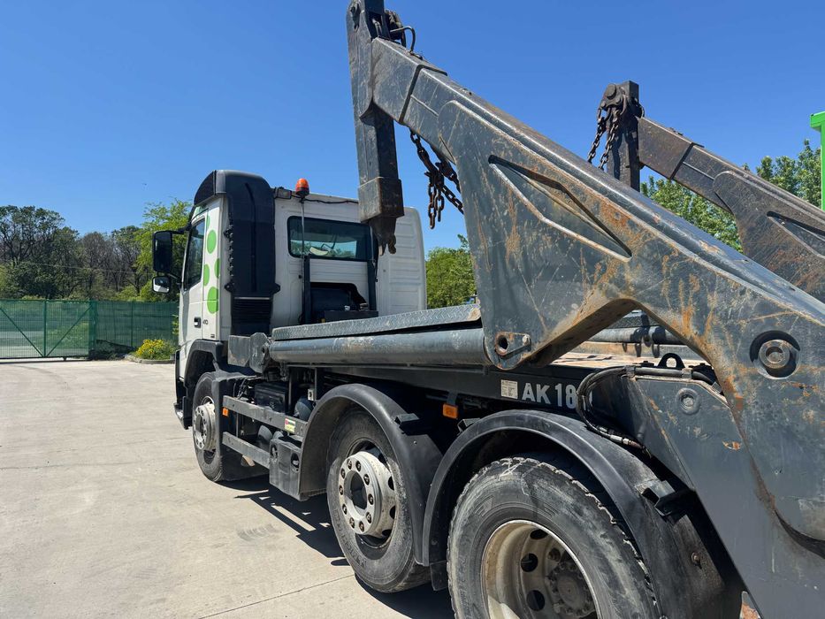 Camion ridicare container skip VOLVO FM AN FAB 2011