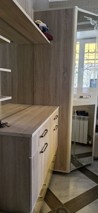 Прихожая молочного цвета