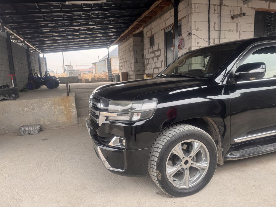 Toyota land cruiser 200