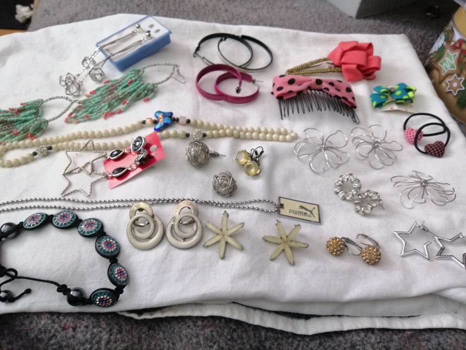 Бижута, обеци, гривни