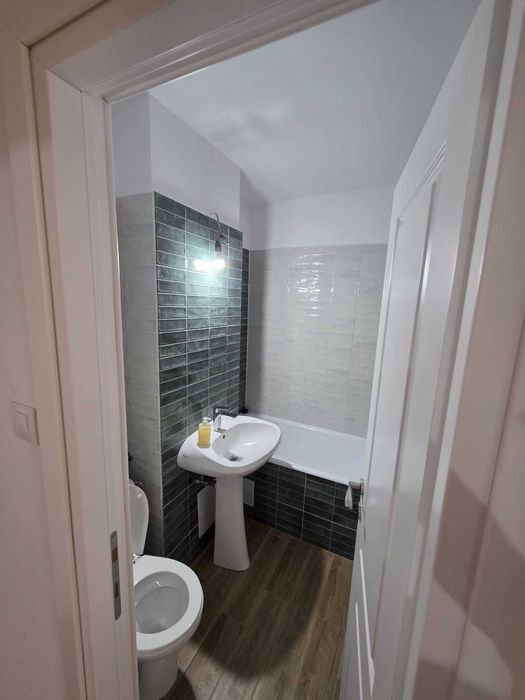 Vand apartament 2 camere decomandate