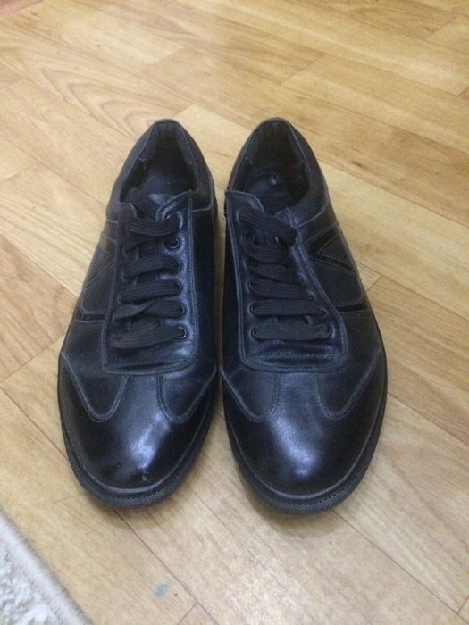 Кожаные кроссовки