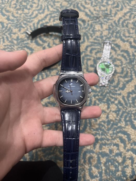 часы,хорошие кварцевые