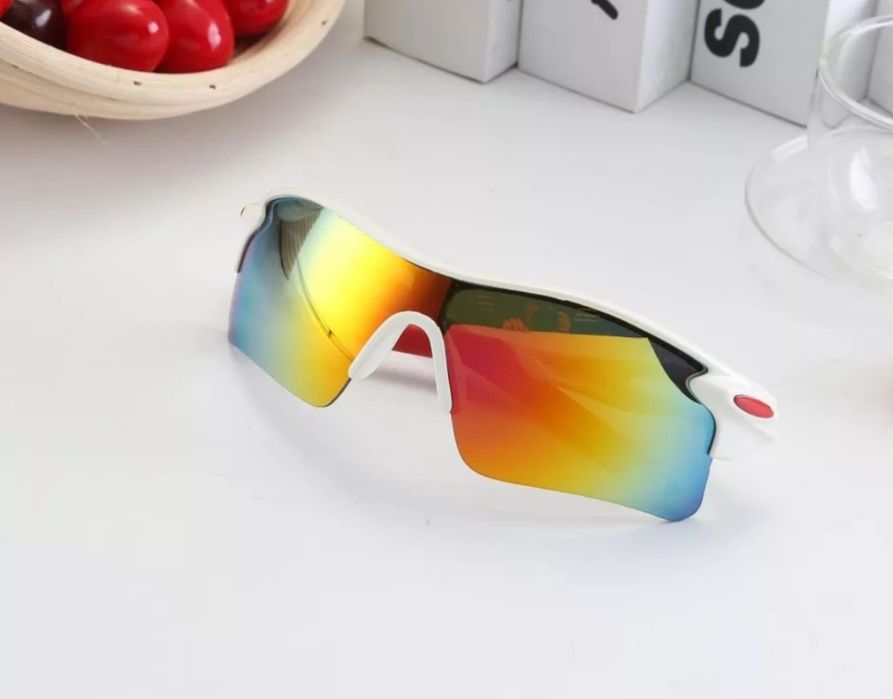 Очки солнцезащитные