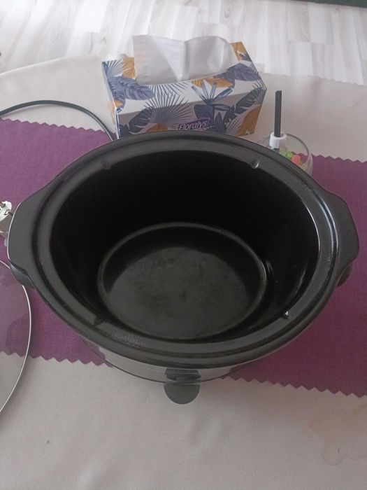 Продавам бавна готварска тенджера (slow cooker)