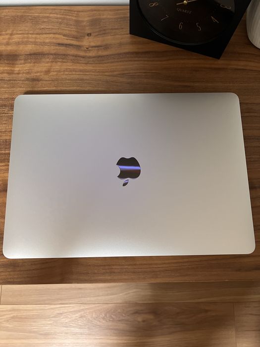 MacBook Pro M2 / 8GB RAM / 512GB / Touch Bar / Touch ID / 13.3''