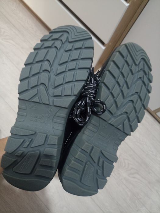 Специальные ботинки железный носок