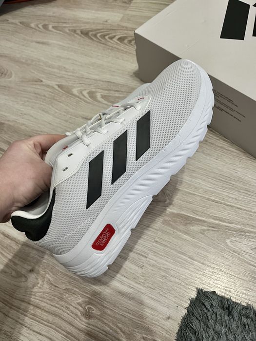 Adidasi noi mar 44