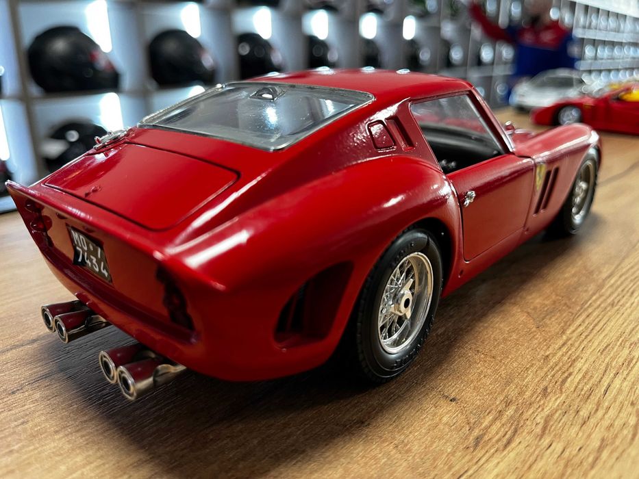 Метална колекционерска количка модел BBURAGO FERRARI GTO 1962г.1:18