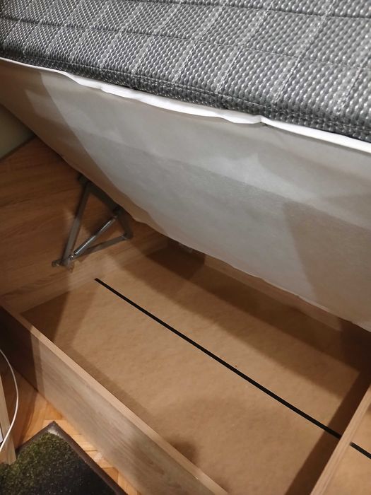 Продавам единично легло