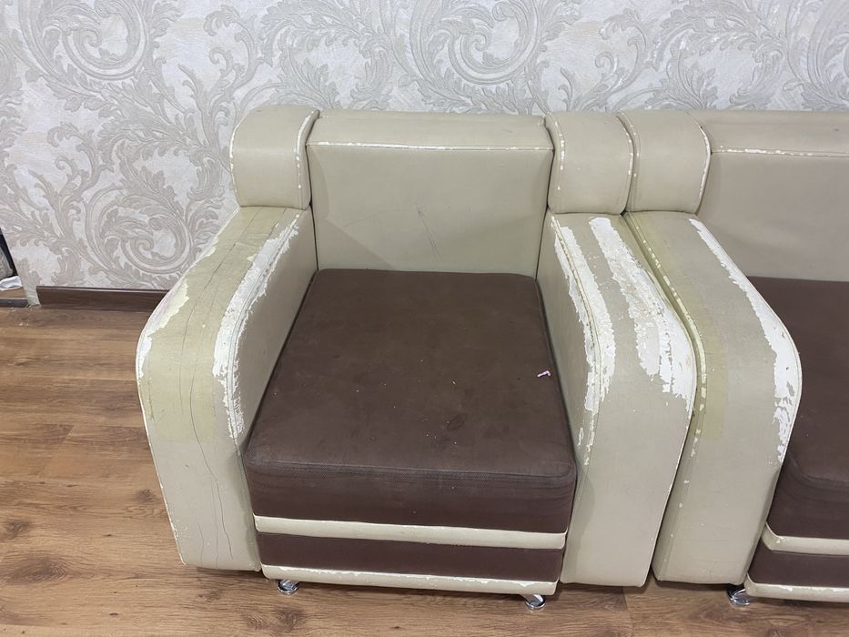 Продается по хорошей цене Диван со креслой