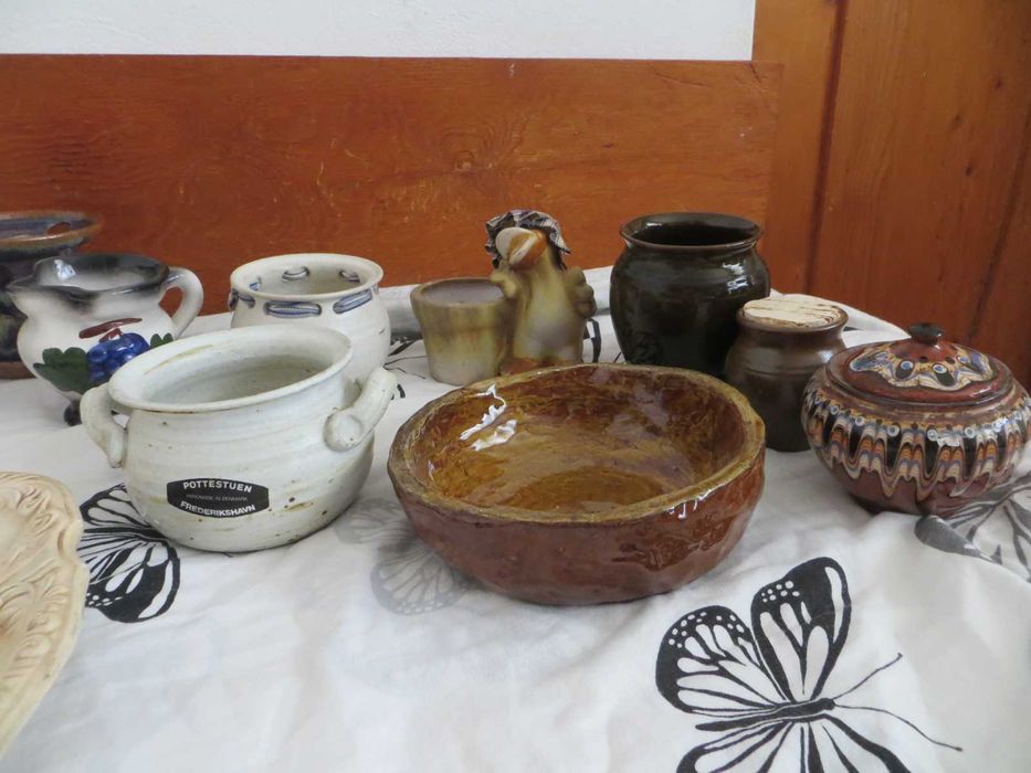 Керамично плато и съдове за декорация